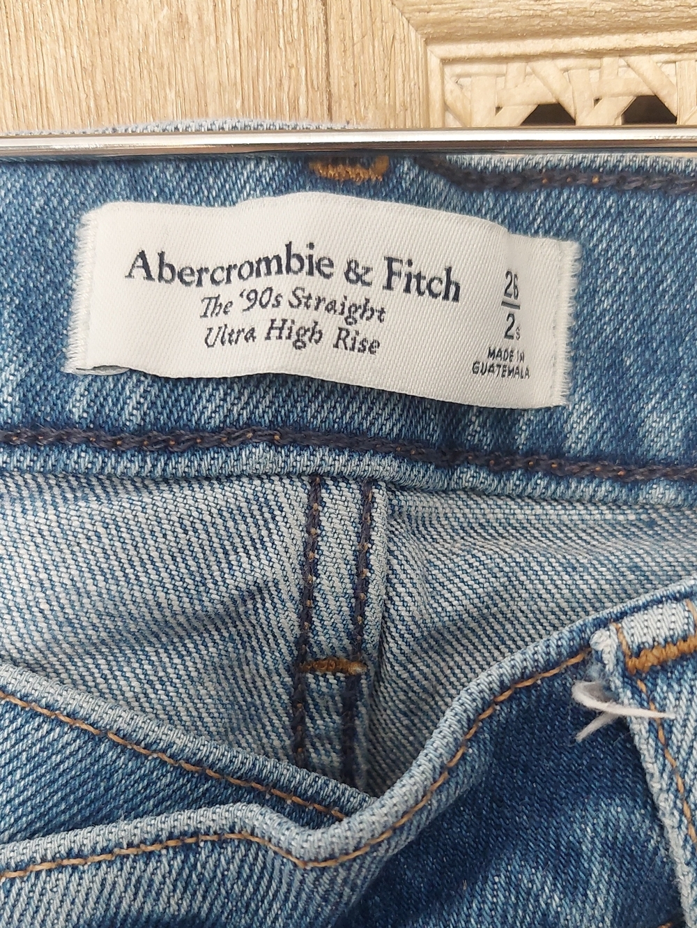 Abercrombie & Fitch Women's High-Rise Straight Jeans in Light Blue Wash - Picture 2 of 12